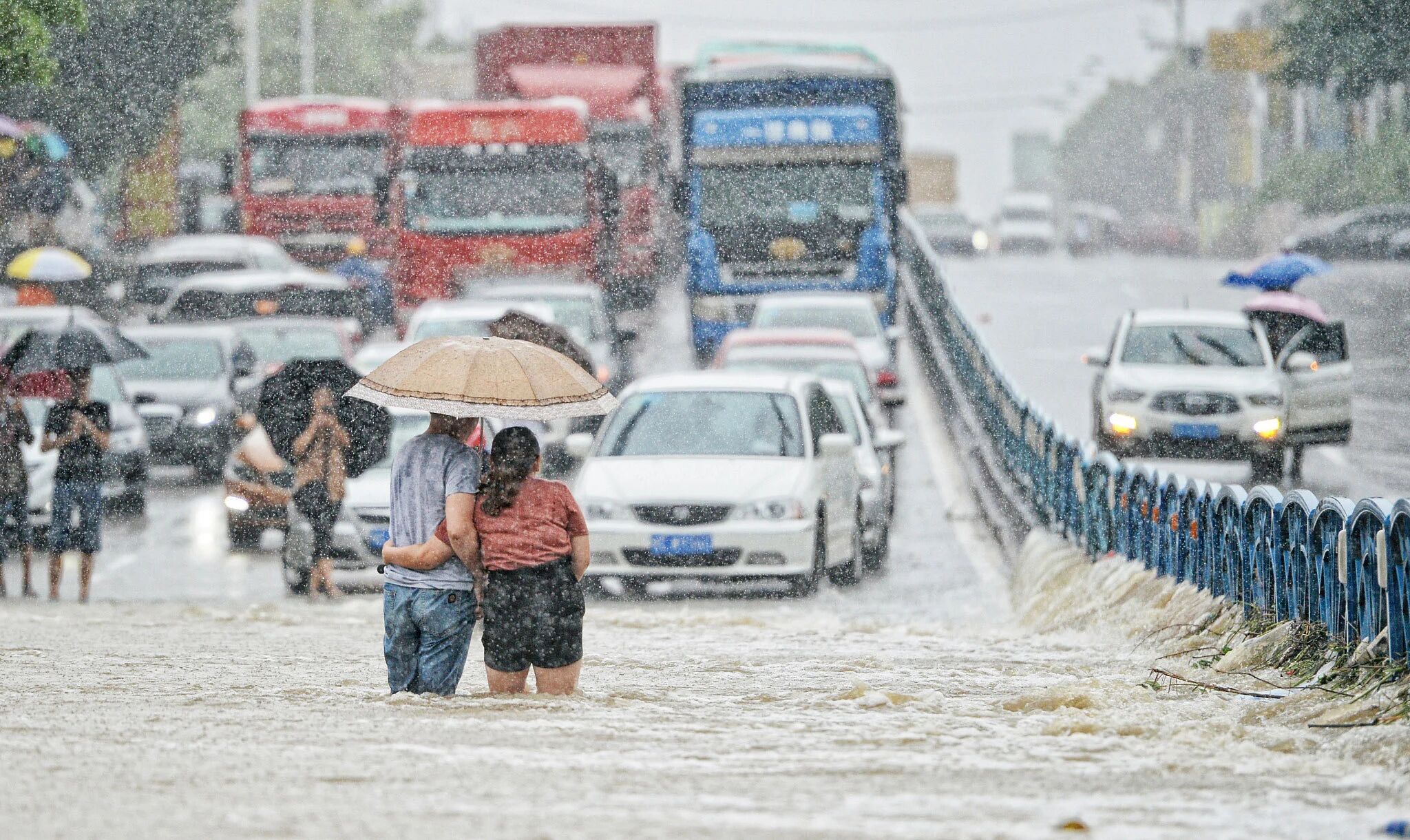 极端天气下，保险经纪人如何高效协助客户进行企财险理赔？